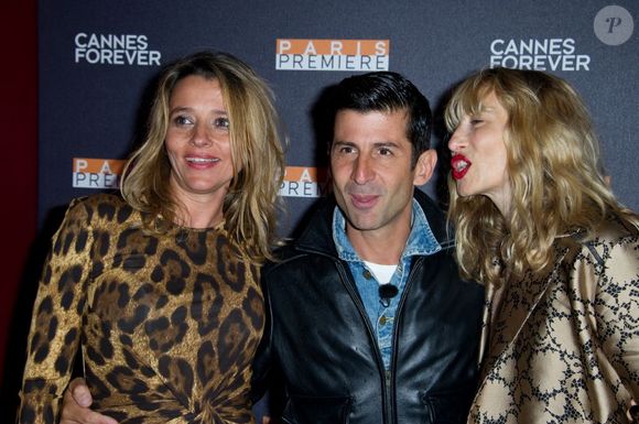 Alexandra Golovanoff, l'artiste André et la directrice des programmes de Paris Premiere Anais Bouton à la soirée Paris Première à la Plage Chivas à Cannes, le 16 mai 2013.