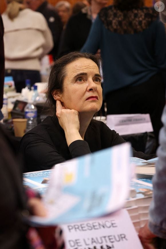 Amélie Nothomb lors de la 41ème Foire du Livre de Brive dans La Halle Brassens, à Brive-la-Gaillarde, France, le 10 novembre 2023. © Jean-Marc Lhomer/Bestimage