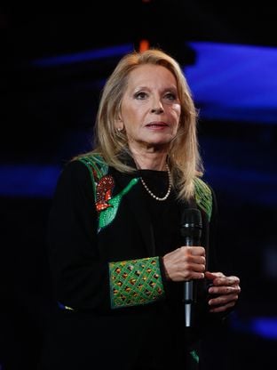 Jeanne Cherhal, qui a remplacé Véronique Sanson au pied levé, prend la parole