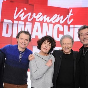 Emmanuel Chaunu, Bénabar, Isabelle Mergault, Michel Drucker et Jean-Luc Reichmann - Enregistrement de l'émission Vivement Dimanche présentée par M.Drucker au Pavillon Gabriel à Paris le 9 janvier 2024. Diffusion sur France 3 le 14/01/2024.