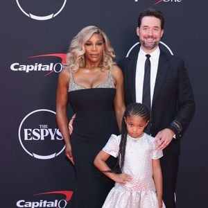 Après sa deuxième grossesse, en 2023, Serena avait accumulé du poids qu’elle n’arrivait pas à perdre

Serena Williams, Alexis Ohanian et Olympia Ohanian assistent à la cérémonie des ESPY Awards 2024 au Dolby Theatre, le 11 juillet 2024 à Hollywood, en Californie. Photo Press Service / BESTIMAGE