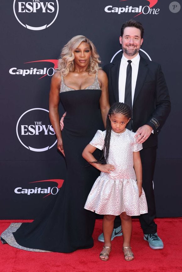 Après sa deuxième grossesse, en 2023, Serena avait accumulé du poids qu’elle n’arrivait pas à perdre

Serena Williams, Alexis Ohanian et Olympia Ohanian assistent à la cérémonie des ESPY Awards 2024 au Dolby Theatre, le 11 juillet 2024 à Hollywood, en Californie. Photo Press Service / BESTIMAGE
