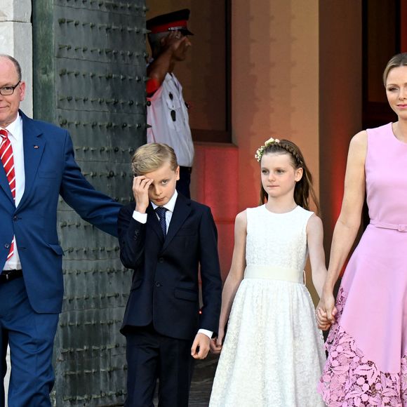 Elle s'est démarquée par son audace et son élégance

Le prince Albert II de Monaco, la princesse Charlene et leurs enfants, le prince héréditaire Jacques et la princesse Gabriella - Célébration des 20 ans de règne du prince souverain Albert II de Monaco sur la place du Palais à Monaco, le 19 juillet 2025. © Bruno Bebert/Bestimage