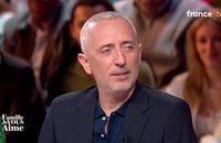 Gad Elmaleh sur le plateau de "Famille je vous aime" © France 3