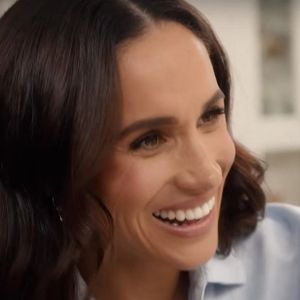 Los Angeles, CA - Le prince Harry se blottit contre Meghan Markle dans la première bande-annonce de son nouveau programme Netflix With Love, Meghan/ La série Netflix, dont la première était prévue pour le 15 janvier 2025, marque une nouvelle étape personnelle pour Meghan, 43 ans, en tant qu'animatrice et productrice exécutive.  (Backgrid UK/ Bestimage).