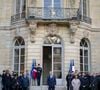 Le Premier ministre François Bayrou a respecté cette minute de silence à Matignon

Le Premier ministre François Bayrou participe à Matignon à une minute de silence en hommage aux victimes du cyclone Chido à Mayotte le 23 décembre 2024.

© Eliot Blondet / Pool / Bestimage