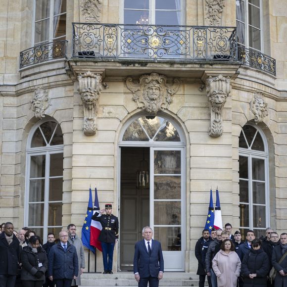 Le Premier ministre François Bayrou a respecté cette minute de silence à Matignon

Le Premier ministre François Bayrou participe à Matignon à une minute de silence en hommage aux victimes du cyclone Chido à Mayotte le 23 décembre 2024.

© Eliot Blondet / Pool / Bestimage