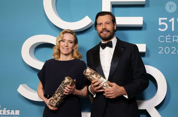 Léa Drucker (César de la meilleure actrice pour "Dossier 137") et Laurent Lafitte (César du meilleur acteur pour "La Femme la plus riche du monde") - Salle de presse de la 51ème cérémonie des César, à l'Olympia. Paris, le 26 février 2026.
© Dominique Jacovides/Bestimage
