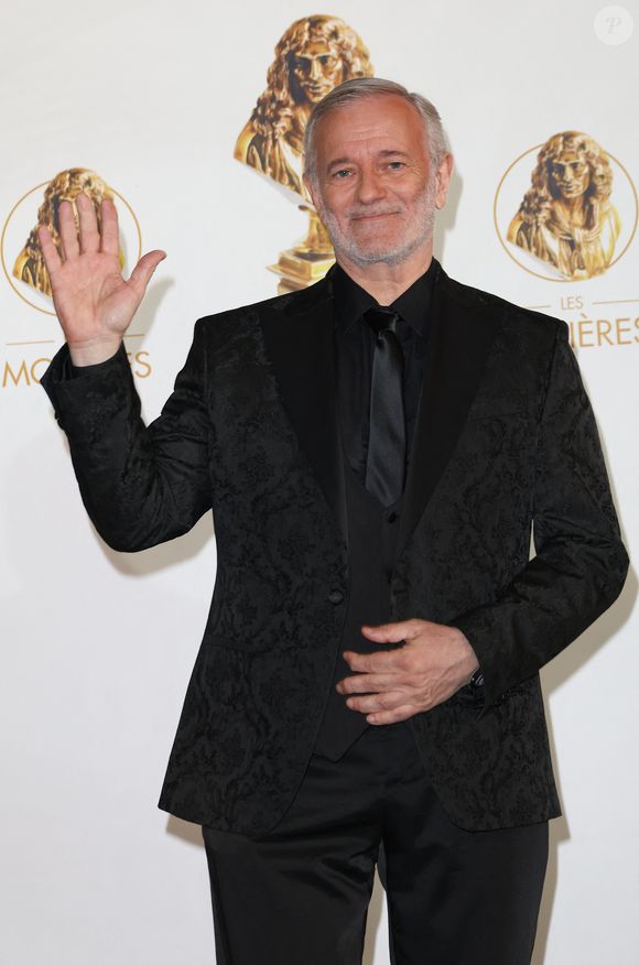 Des propos qui nous donnent une seule envie : regarder les prochains épisodes du programme ! 

Francis Huster (Molière d'honneur) - 35ème cérémonie des Molières aux Folies Bergère à Paris le 6 mai 2024. © Coadic Guirec / Bestimage