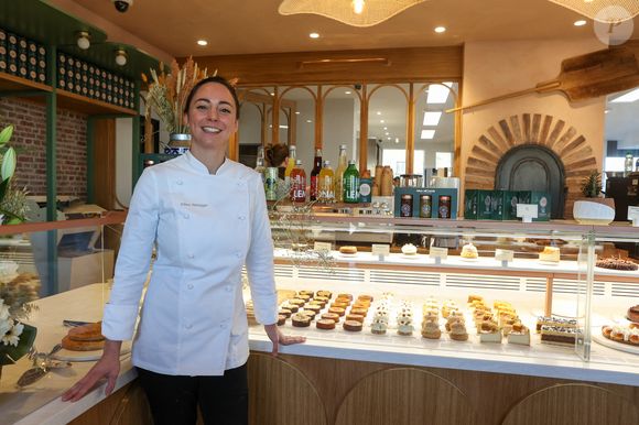 La meilleure pâtissière du monde Nina Métayer lors de l'inauguration de sa boulangerie-pâtisserie "Fournil par Nina" à La Rochelle, France, le 16 novembre 2024.  © Jean-Marc Lhomer/Bestimage