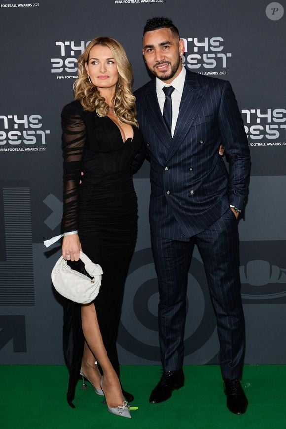 Dimitri Payet et sa femme Ludivine Payet - Photocall de la cérémonie des Best FIFA Football Awards à la salle Pleyel à Paris le 27 février 2023. © Cyril Moreau / Bestimage