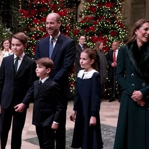 Le prince William, Kate Middleton, et leurs enfants George, Charlotte et Louis, assistent au 5e concert de chants de Noël "Together at Christmas" à l'abbaye de Westminster à Londres, le 5 décembre 2025. Aaron Chown/WPA-Pool/Julien Burton via Bestimage