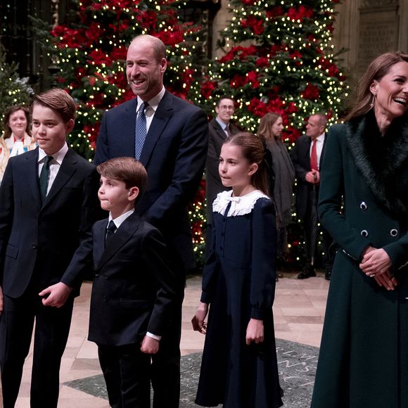 Le prince William, Kate Middleton, et leurs enfants George, Charlotte et Louis, assistent au 5e concert de chants de Noël "Together at Christmas" à l'abbaye de Westminster à Londres, le 5 décembre 2025. Aaron Chown/WPA-Pool/Julien Burton via Bestimage