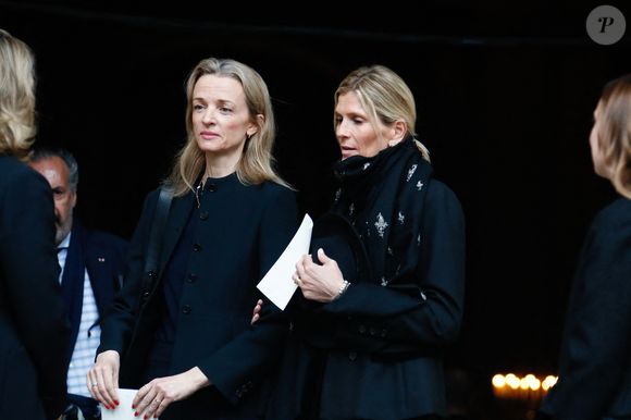 Exclusif - Delphine Arnault et Ségolène Gallienne à la sortie de la messe hommage à Doris Brynner dans l'église Saint-Philippe-du-Roule à Paris le 4 juin 2025.

© Christophe Clovis / Bestimage
