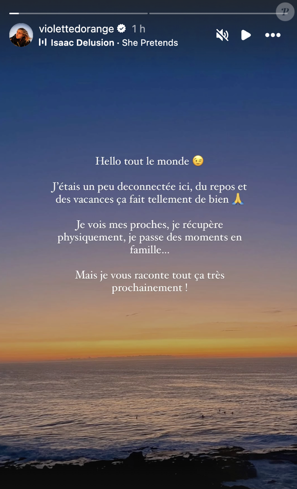 “Hello tout le monde. J’étais un peu déconnectée ici, du repos et des vacances ça fait tellement de bien”, indique-t-elle