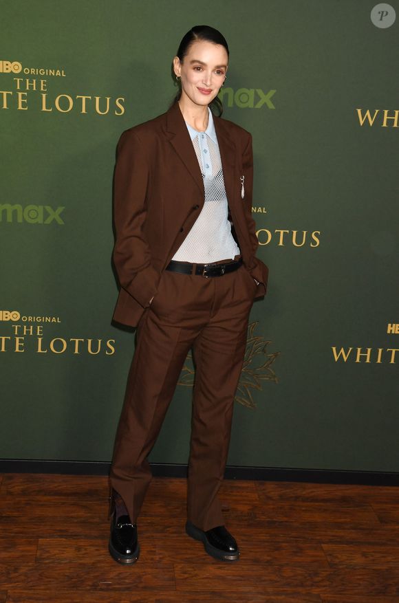 L'actrice canadienne, que l'on a découverte en 2010 en France dans "Le Grand Journal" de Canal + en tant que Miss météo, campe l'un des rôles secondaires de cette saison de "The White Lotus". 

Charlotte Le Bon à la première à Los Angeles de la saison 3 de "The White Lotus", le 10 février 2025. Photo Press Service / BESTIMAGE