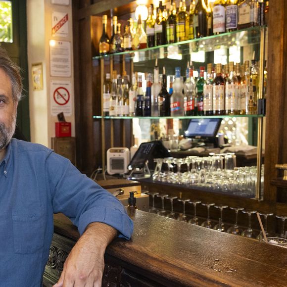Exclusif - Romain Sardou en dédicace pour son livre "Je t'aime" au Café de l'Ormeau lors de l'événement "Les Plumes de Ramatuelle". Le 11 août 2024
© Cyril Bruneau / Festival de Ramatuelle