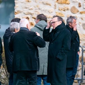 Julien Lepers aux obsèques du chanteur Herbert Léonard au crématorium de Saint-Fargeau-Ponthierry, France, le 12 mars 2025. © Bestimage