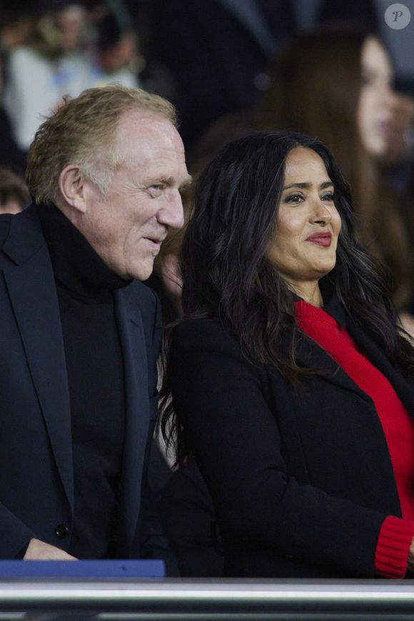 François-Henri Pinault, Salma Hayek - François-Henri Pinault et sa femme Salma Hayek assistent au match de Ligue 1 McDonald's opposant le Paris Sant Germain (PSG) contre Rennes (3-1) au Parc des Princes à Paris le 27 septembre 2024. © Cyril Moreau/Bestimage
