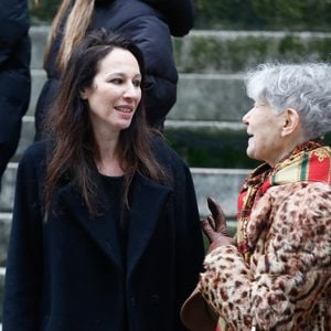 Isabelle Le Nouvel (veuve du défunt), guest - Sorties des obsèques de Niels Arestrup à l'Église Saint-Roch à Paris. Le 10 décembre 2024
© Christophe Clovis / Bestimage