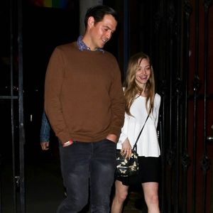 Amanda Seyfried et Thomas Sadoski se rendent au spectacle "Good For a Laugh", au cabaret Largo At The Coronet à Los Angeles, le 1er Mars 2019.

© Bestimage