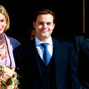 Non contente de faire de brillantes études, Aliénor est aussi une cavalière émérite.

Mariage de Romain et Francesca, avec Michel Sardou à l'église de la Madeleine en 1999.