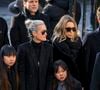 A rappeler que les deux soeurs semblent être toujours en froid. La maman de Léo et son demi-frère David Hallyday avaient contesté le testament du Taulier.
Laeticia Hallyday, ses filles Jade et Joy, Laura Smet et David Hallyday et Brigitte Macron (Trogneux) et le président de la république Emmanuel Macron - Arrivées des personnalités en l'église de La Madeleine pour les obsèques de Johnny Hallyday à Paris. Le 9 décembre 2017 ©BORDE-JACOVIDES / BESTIMAGE