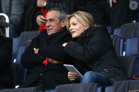 Thierry Ardisson et sa femme Audrey Crespo-Mara au match de Ligue 1 PSG - Reims lors de la 27ème journée au Parc des Princes à Paris, le 20 février 2016.

AGENCE / BESTIMAGE
