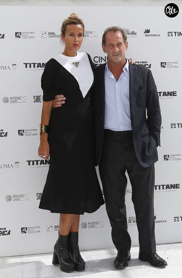 La réalisatrice Julia Ducournau et l'acteur français Vincent Lindon posent pour les photographes lors de la présentation du film « Titan » au cinéma New Troisi à Rome, en Italie, le 20 septembre 2021. Photo de Samantha Zucchi /Insidefoto/SPUS/ABACAPRESS.COM