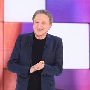 Exclusif - Michel Drucker - Enregistrement de l'émission Vivement dimanche au studio Rive Gauche, présentée par M.Drucker, diffusée le 07 septembre 2025 sur France 3.  © Guillaume Gaffiot / Bestimage