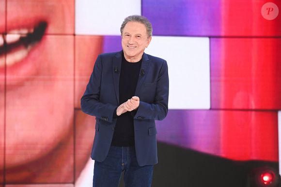 Exclusif - Michel Drucker - Enregistrement de l'émission Vivement dimanche au studio Rive Gauche, présentée par M.Drucker, diffusée le 07 septembre 2025 sur France 3.  © Guillaume Gaffiot / Bestimage