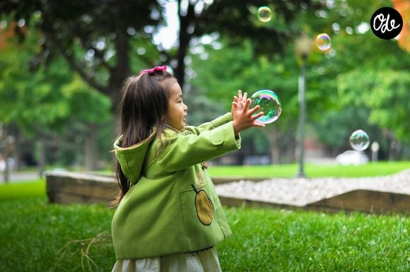Les expériences de l’enfance ont un impact durable, même si elles ne déterminent pas à elles seules le parcours d’un individu.

Photo prise par Leo Rivas / Unsplash