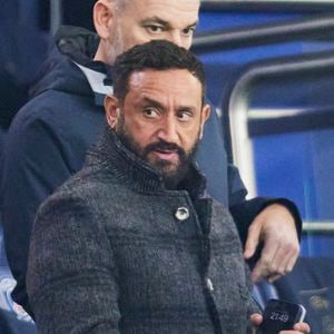 Cyril Hanouna assiste au match de Ligue des champions entre le PSG et l'Atlético de Madrid au Parc des Princes à Paris © Cyril Moreau/Bestimage
