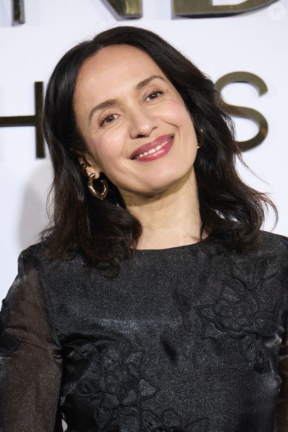 Amelle Chahbi - Première édition des Trophées Madame – Le Grand Dîner dans le cadre prestigieux de l'hôtel Peninsula à Paris le 6 mars 2025. Cet événement d’exception a réuni des figures influentes du monde de la culture, du sport, du luxe et de l’entrepreneuriat, venues célébrer les femmes qui façonnent et inspirent notre époque.
Placée sous le signe de l’excellence, de l’innovation et de l’audace, cette soirée a mis à l’honneur des personnalités féminines remarquables, sélectionnées pour leur impact et leur engagement dans leur domaine respectif.
Le trophée exclusif des « Trophées Madame » a été conçu par l’artiste de street art Leloluce, incarnant la force et la résilience des femmes d’aujourd’hui.
Les lauréates ont été choisies par un comité d’expertes influentes, issues du mouvement Women With Impact et reconnues pour leur discernement et leur engagement en faveur de la promotion des femmes. © Cyril Moreau/Bestimage