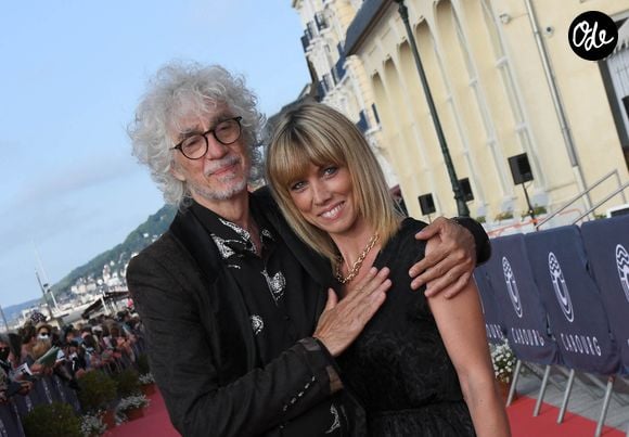 Louis Bertignac et sa compagne Laetitia Brichet sur le tapis rouge lors du 35ème festival du film de Cabourg le 11 juin 2021.

© Coadic Guirec / Bestimage