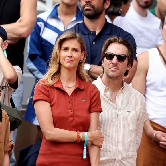 Ophélie Meunier et son mari Mathieu Vergne - Dernier match de sa carrière pour R.Gasquet, battu par J.Sinner (6-3, 6-0, 6-4) lors des Internationaux de France de Tennis de Roland Garros 2025, le 29 mai 2025. 
© Jacovides / Moreau / Bestimage