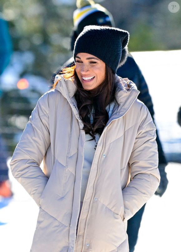 Le prince Harry, duc de Sussex et Meghan Markle, duchesse de Sussex, en visite au camp d'entrainement des athlètes des Invictus Games 2024 à Whistler en Colombie Britannique, le 14 février 2024.

Photo : Backgrid USA / Bestimage