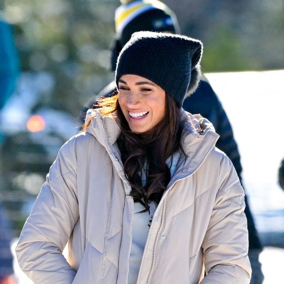 Le prince Harry, duc de Sussex et Meghan Markle, duchesse de Sussex, en visite au camp d'entrainement des athlètes des Invictus Games 2024 à Whistler en Colombie Britannique, le 14 février 2024.

Photo : Backgrid USA / Bestimage