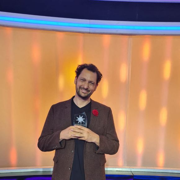 Exclusif - Éric Antoine a reçu son prix sur le plateau de La Roue De La Fortune - Première édition du Multi Screen Grand Prix : une célébration inédite de la création audiovisuelle française dans le cadre prestigieux du Pullman Paris Tour Eiffel sous la présidence de S. Martin (Directeur Général de l’ARPP : l’Autorité de Régulation Professionnelle de la Publicité et également Président de La Fabrique des Formats) et animée par E. Eméyé (journaliste et présentatrice). © Jack Tribeca / Bestimage