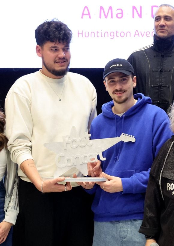 Il y retrouvera, selon le Parisien, son grand copain Joseph Kamel 

Joseph Kamel, Pierre Garnier - Conférence de presse de la nouvelle édition du Foot-Concert organisé par le Réseau A.Ma.N.D./Huntington Avenir à la LDLC Arena à Lyon le 11 Novembre 2024. Cet événement solidaire unique en France rassemble le sport et la musique pour lutter contre les maladies neurodégénératives. © Dominique Jacovides/Bestimage