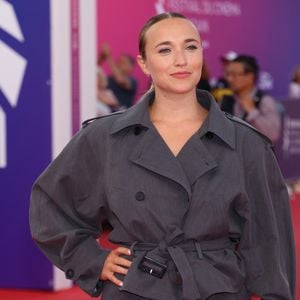 Chloe Jouannet - Tapis rouge pour la projection du film "Bugonia" lors du 51éme Festival du Cinema Américain de Deauville le 6 septembre 2025. © Denis Guignebourg/Bestimage