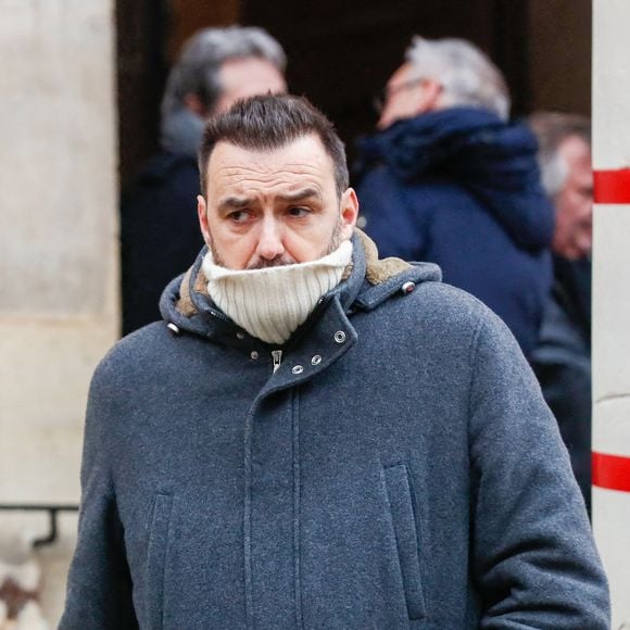 Cyril Lignac à la sortie des obsèques de Jean-Luc Petitrenaud en l'église Saint-Pierre-du-Gros-Caillou à Paris, France, le 17 janvier 2025. © Christophe Clovis/Bestimage