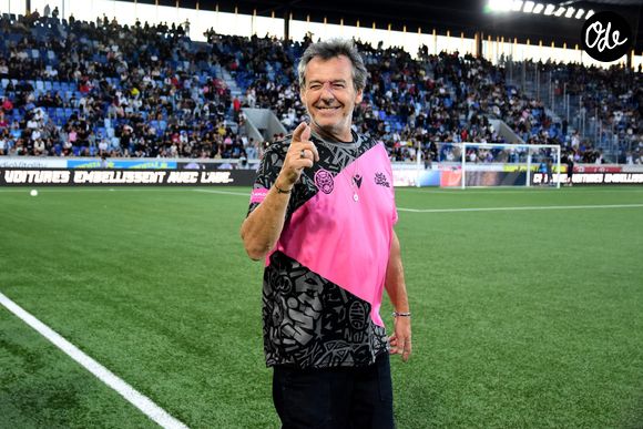 Jean-Luc Reichmann - Célébrités lors du match de gala caritatif entre l’équipe de Nico Capone et celle de Redouane Bougheraba au profit des fondations Théodora et Terres d’espoir en faveur des enfants hospitalisés et des personnes en difficulté au stade de la Tuiliere  à Lausanne en Suisse le 6 Septembre 2025. © Romain Doucelin/Bestimage