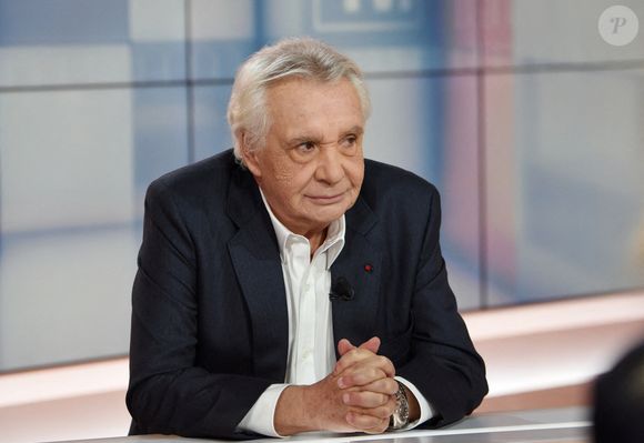 Michel Sardou est interwievé par Apolline de Malherbe sur BFMTV à Paris, France, le 27 octobre 2019. Photo by Alain Apaydin/ABACAPRESS.COM