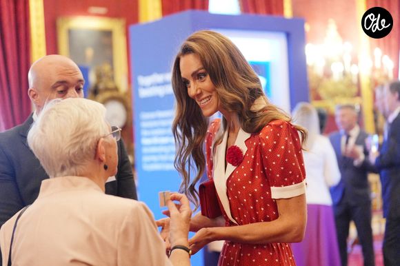 "Je sais combien ça a été dur pour les enfants et mes parents", a-t-elle déclaré. 
La princesse de Galles lors d'une réception organisée par Cancer Research UK à l'occasion du 125e anniversaire de l'organisation caritative, au St James's Palace, à Londres. ©Bestimage