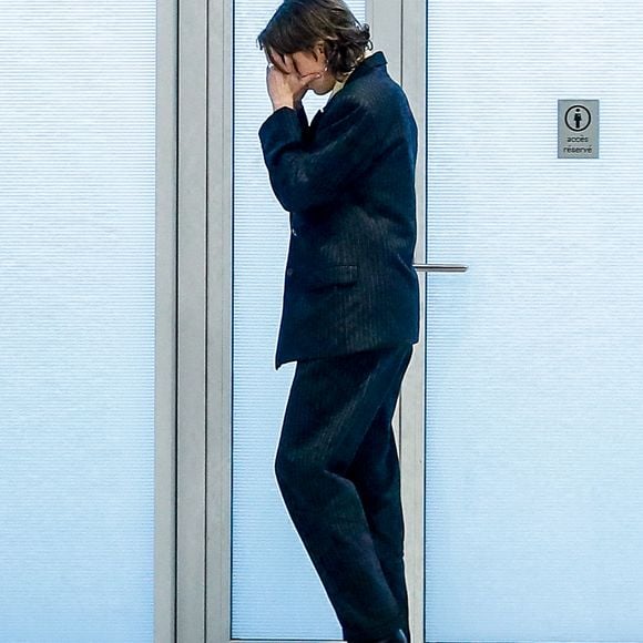 Ce mardi 10 décembre, l'actrice française a quitté la salle d'audience 

Adèle Haenel a quitté la salle d'audience pour se calmer, après avoir laissé parler sa colère par ces mots "ferme ta gueule" en s'adressant à C.Ruggia - Deuxième jour du procès de C.Ruggia, accusé d'agressions sexuelles sur mineures, dont l'actrice A.Haenel alors âgée entre 12 et 14 ans au moment des faits, devant le tribunal correctionnel de Paris, le 10 décembre 2024.