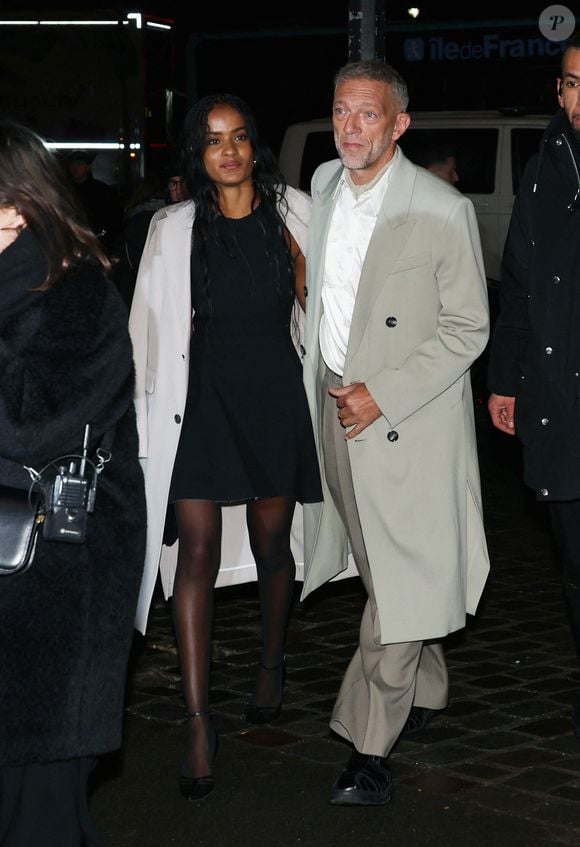 Narah Baptista et Vincent Cassel -  Arrivées des personnalités au défilé AMI collection homme automne/hiver 2024/2025 lors de la fashion week à Paris (PFW) le 18 janvier 2024.

© Denis Guignebourg / Bestimage