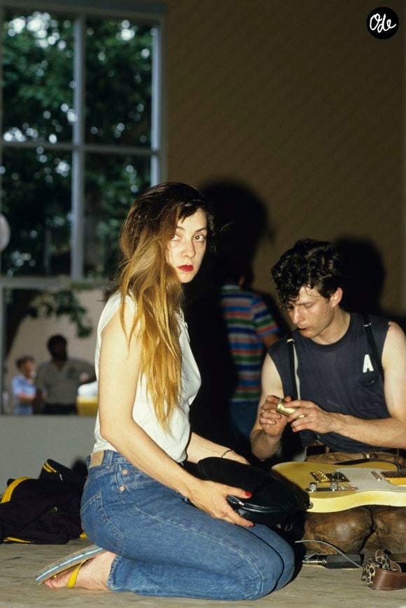 Alors qu'elle préparait "Flash rouge", un projet mêlant théâtre et musique, elle ne se doutait pas que sa collaboration avec la chanteuse allait contribuer à faire naître une histoire aussi marquante.

En France, durant leur tournée, Catherine Ringer et Fred Chichin, en avant-spectacle se préparant. © Michel Croizard via Bestimage