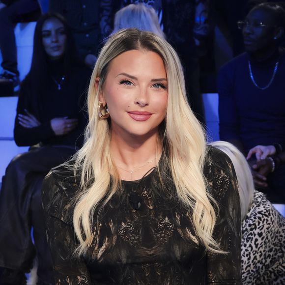Exclusif - Kelly Vedovelli, sur le plateau de l'émission " TPMP " présentée par C.Hanouna et diffusée en direct sur C8, Paris, France, le 11 février 2025. Jack Tribeca / Bestimage