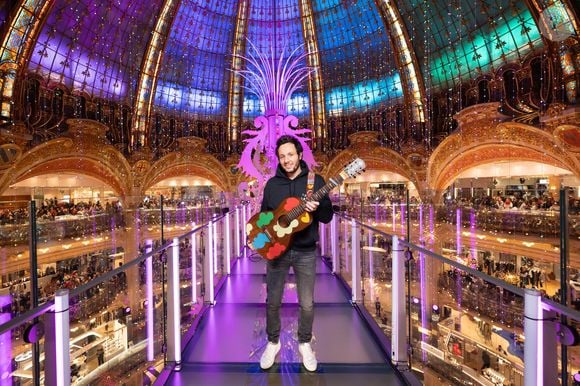 Vianney lors de l'inauguration du 130ème Noël aux Galeries Lafayette et des illuminations des vitrines, à Paris, France, le 14 novembre 2024. © Paul Blind/Galeries Lafayette via Bestimage